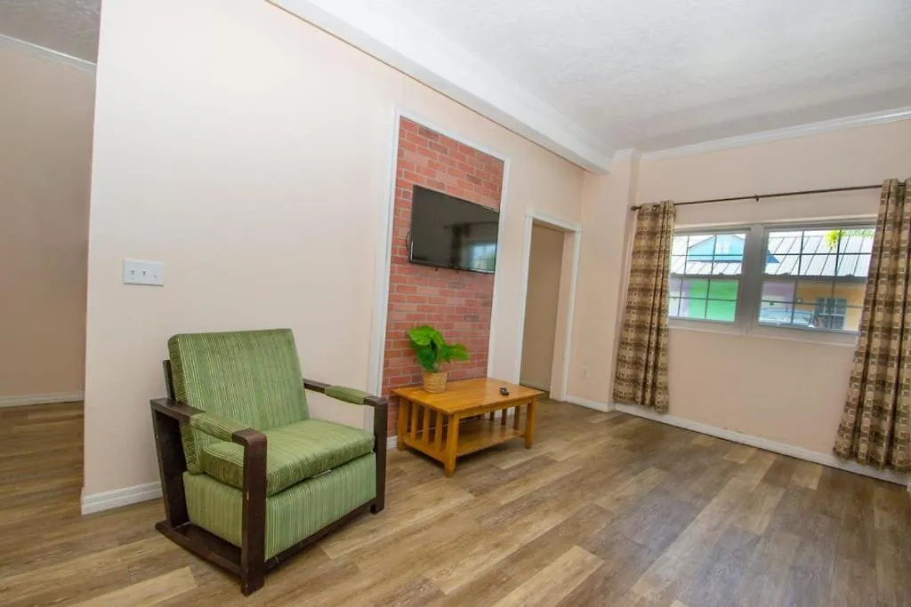 Beach Side Studio With Pool And Parking Apartment Clearwater