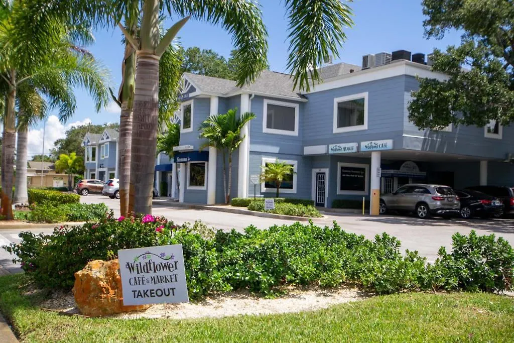 Beach Side Studio With Pool And Parking Apartment Clearwater
