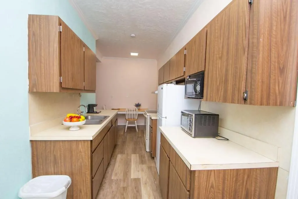 Beach Side Studio With Pool And Parking Apartment Clearwater