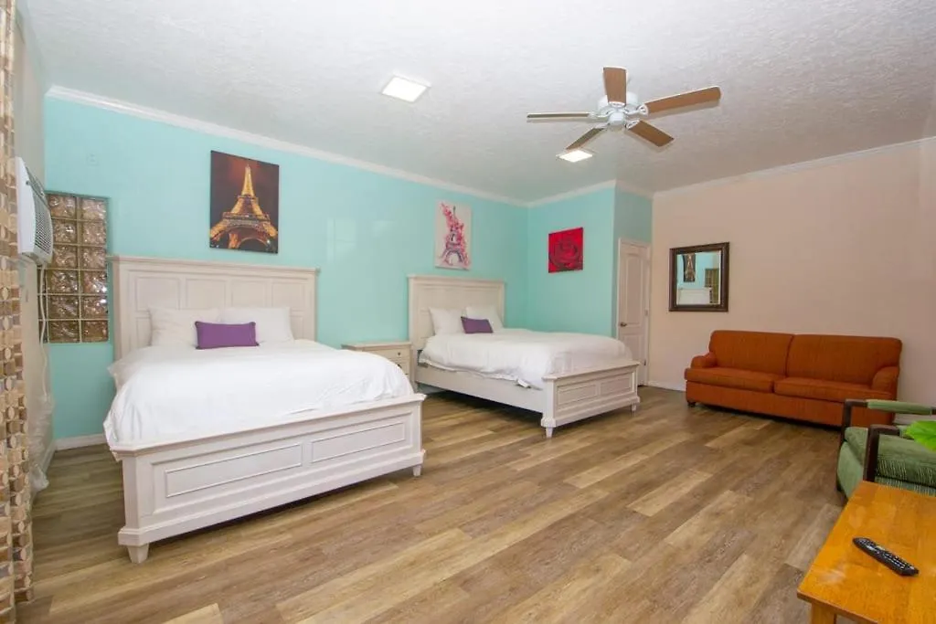 Beach Side Studio With Pool And Parking Apartment Clearwater