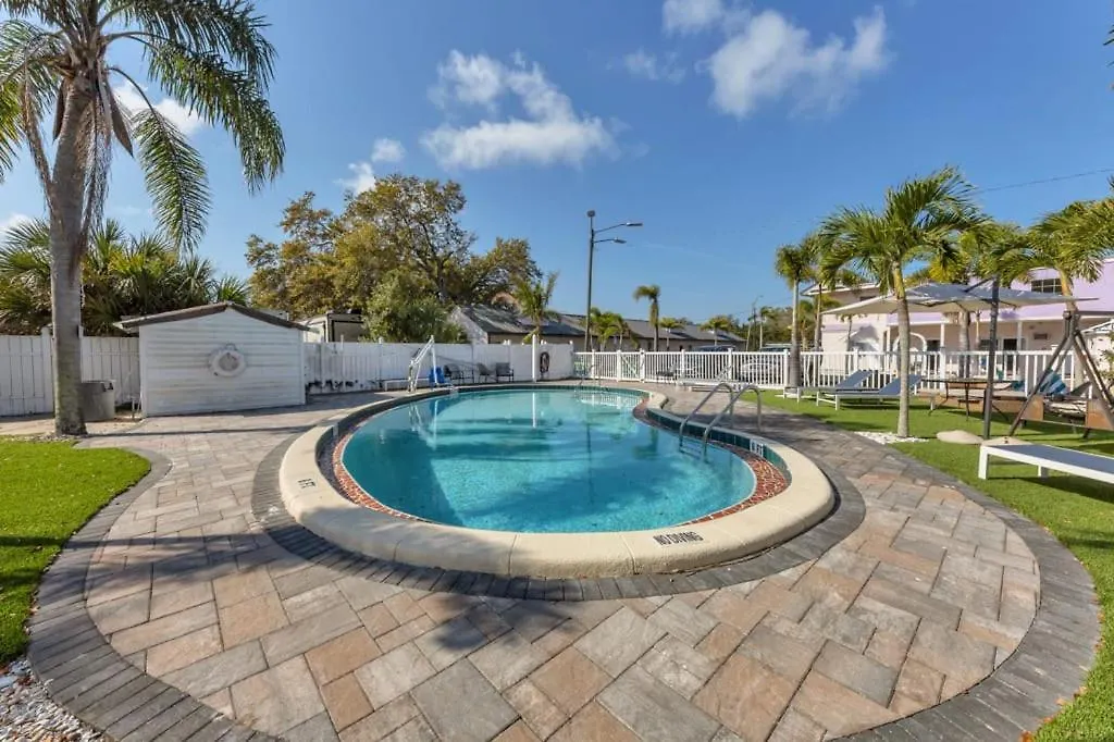 Beach Side Studio With Pool And Parking Apartment Clearwater 0*,  United States