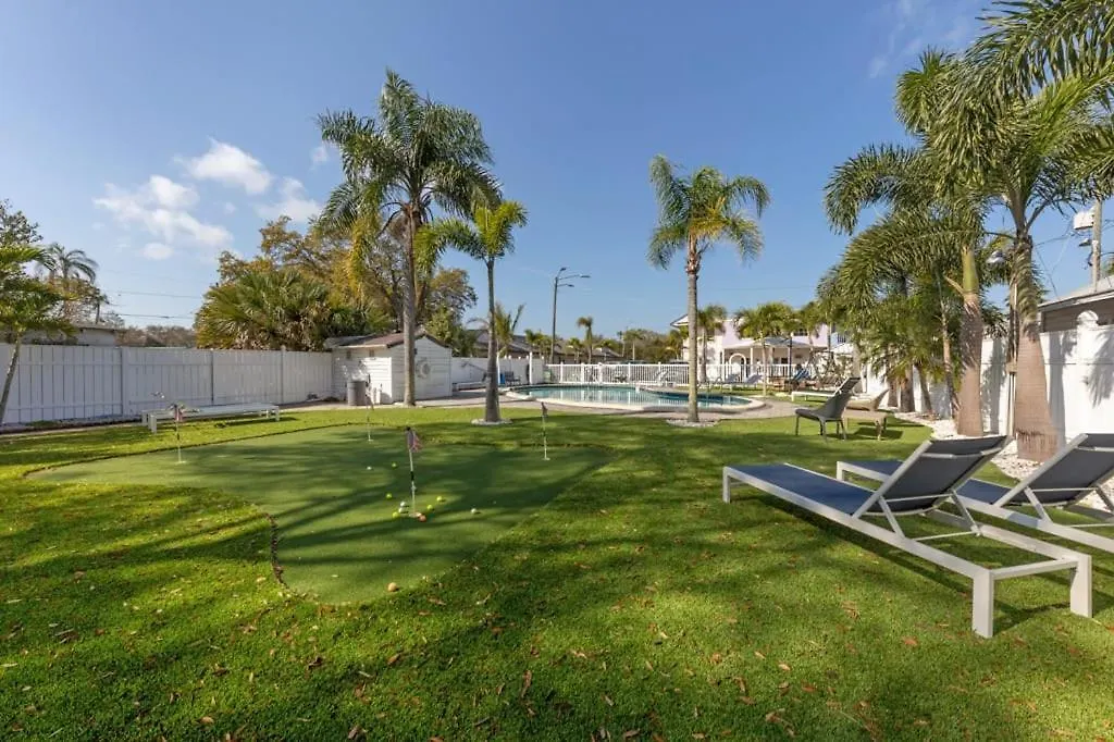 Beach Side Studio With Pool And Parking Apartment Clearwater