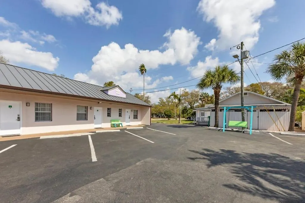 Beach Side Studio With Pool And Parking Apartment Clearwater United States